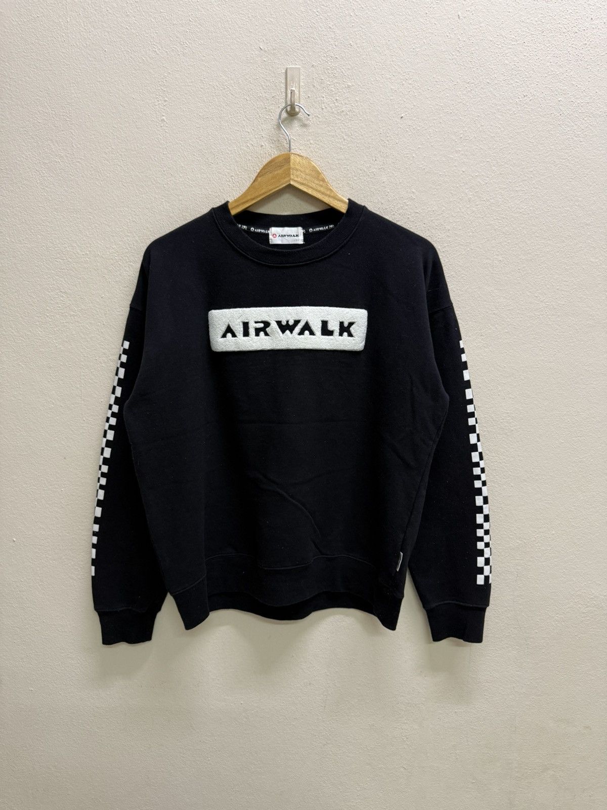 Airwalk Vintage Airwalk Velvet Logo Chekered Sleeve Graphic Sweat Size US M / EU 48-50 / 2 - 16 Thumbnail