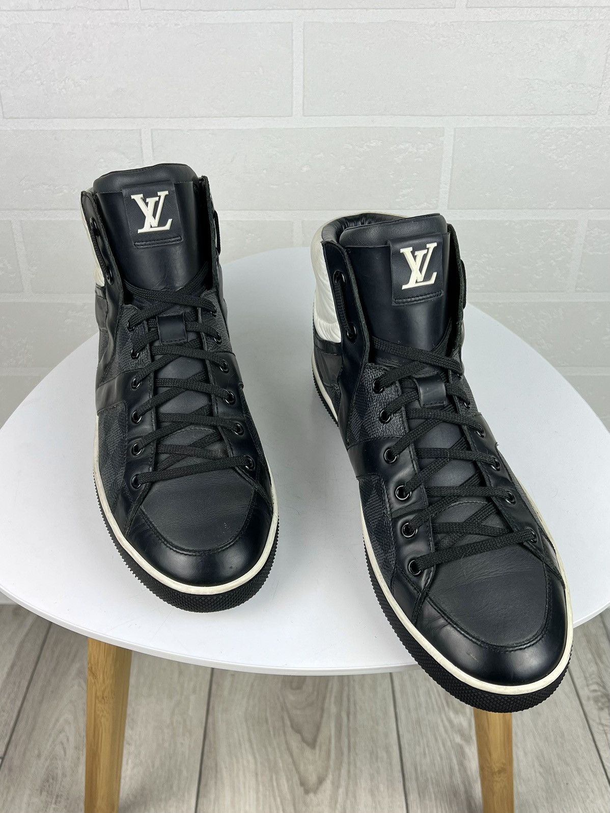 Louis Vuitton LOUIS VUITTON Sneakers Leather Shoes Damier LV Monogram Logo Size US 9 / EU 42 - 1 Thumbnail