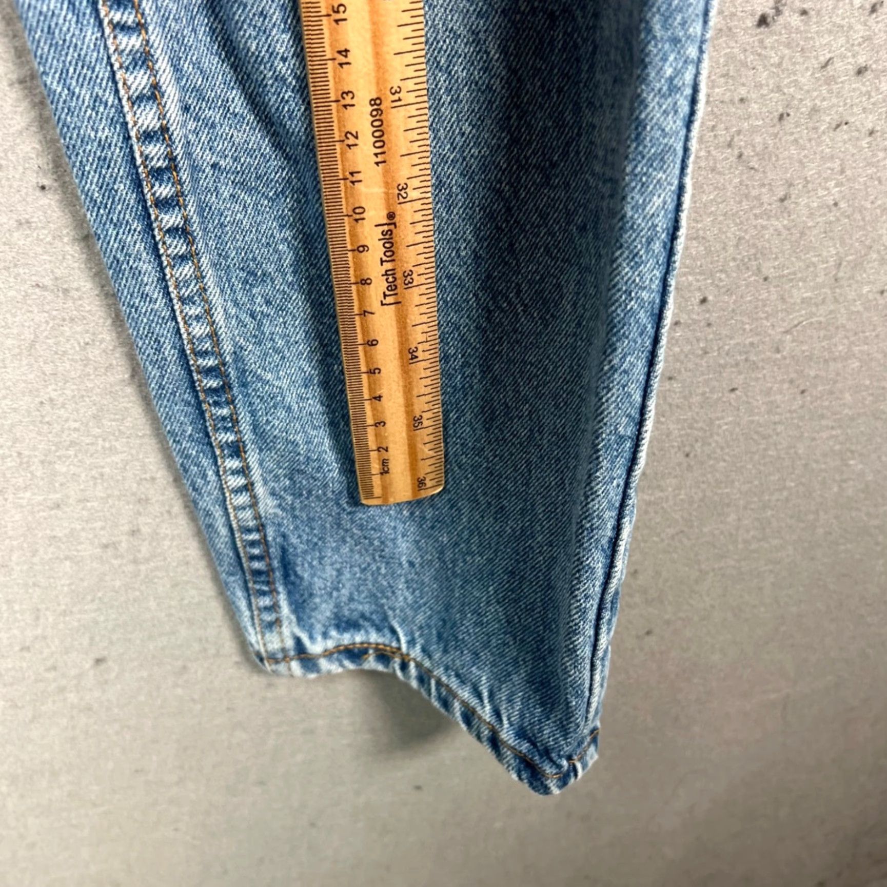 Levi's VINTAGE Levi's 550 Jeans Womens Regular Size 11 Medium Light Wash 28in Waist 29in Inseam Tapered Relaxed Fit 5-Pocket Denim Blue Women's Jeans Size 32" / US 10 / IT 46 - 6 Thumbnail