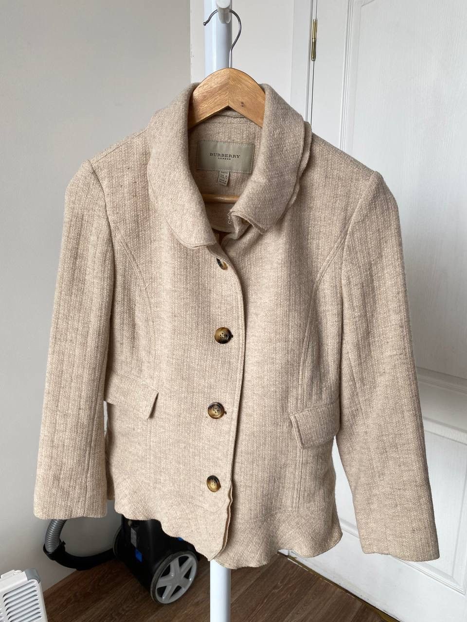 Burberry Burberry Wool & Cashmere Beige Women Blazer Size S Slim Fit Size S / US 4 / IT 40 - 1 Thumbnail