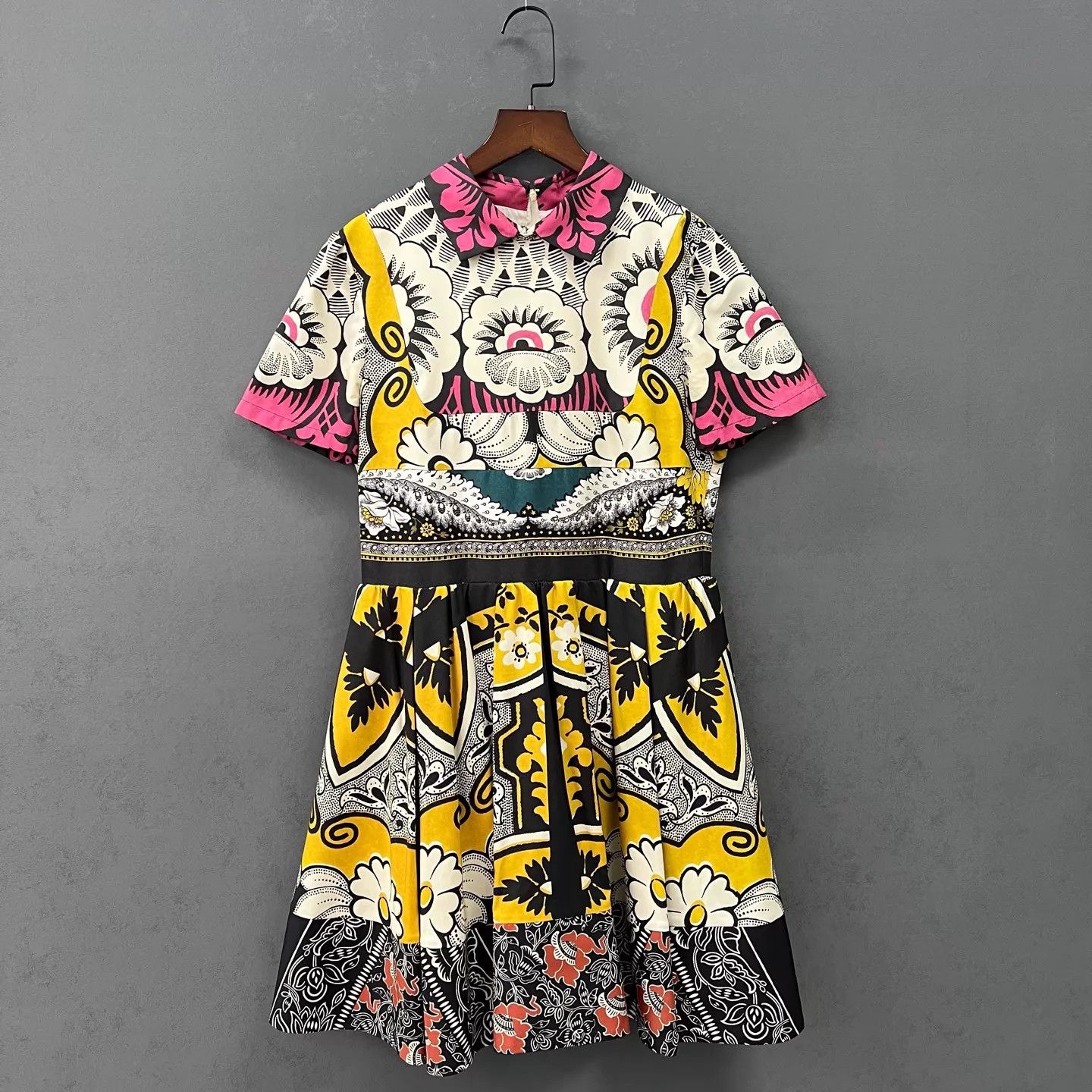 Valentino Valentino color blocked silk dress size 42 98 new Size M / US 6-8 / IT 42-44 - 1 Thumbnail