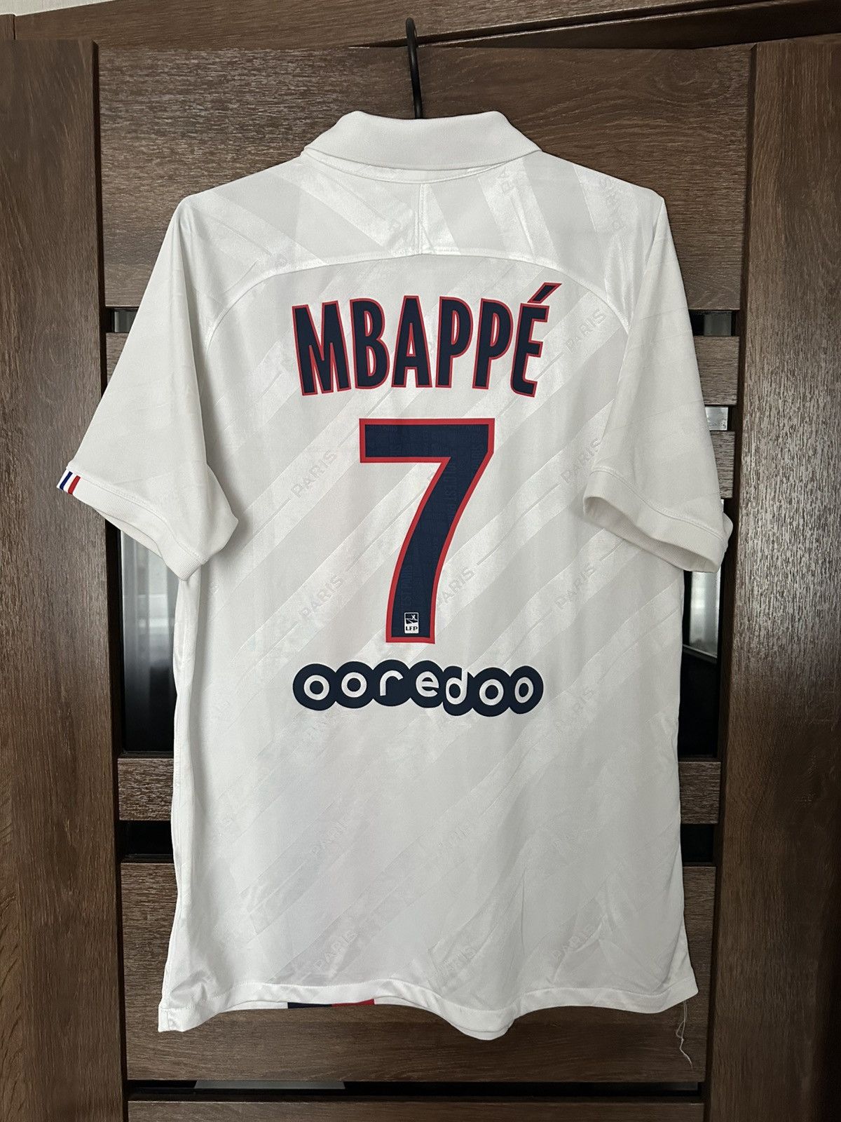Nike 2019/2020 Nike Paris Saint Germain PSG Mbappe Soccer Jersey Size US L / EU 52-54 / 3 - 2 Thumbnail