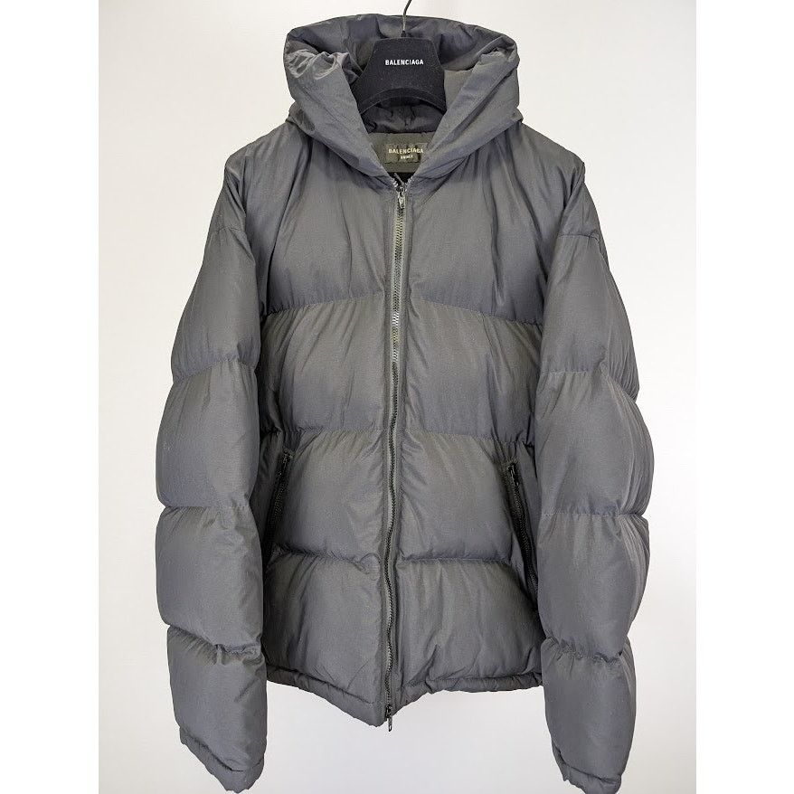 Balenciaga o1rshd1 Sporty B Down Puffer Jacket in Black Size US M / EU 48-50 / 2 - 3 Thumbnail