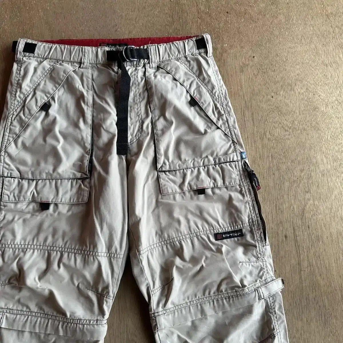 JNCO STEALS🔥THRILLER CARGO BAGGY MULTIPOCKET PARACHUTE ( 2 in 1) Size US 33 - 6 Thumbnail