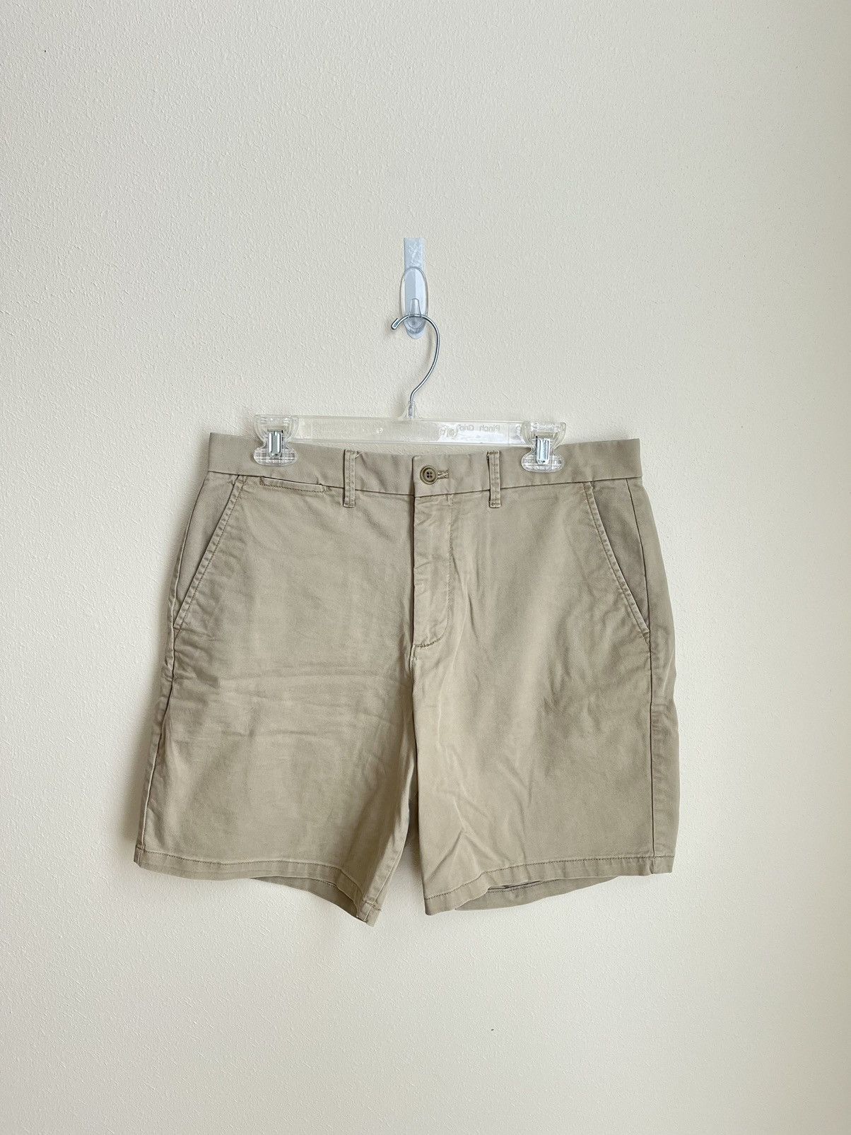 Gap Gap 8” Flat Front Khaki Short Size US 31 - 1 Thumbnail