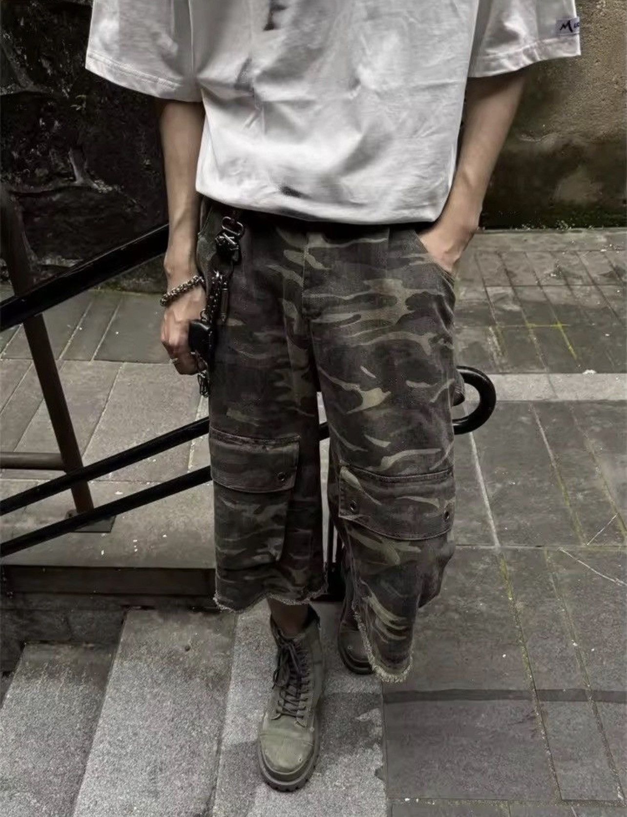 Japanese Brand Camo Cargo Baggy Shorts Pant Size US 31 - 3 Thumbnail