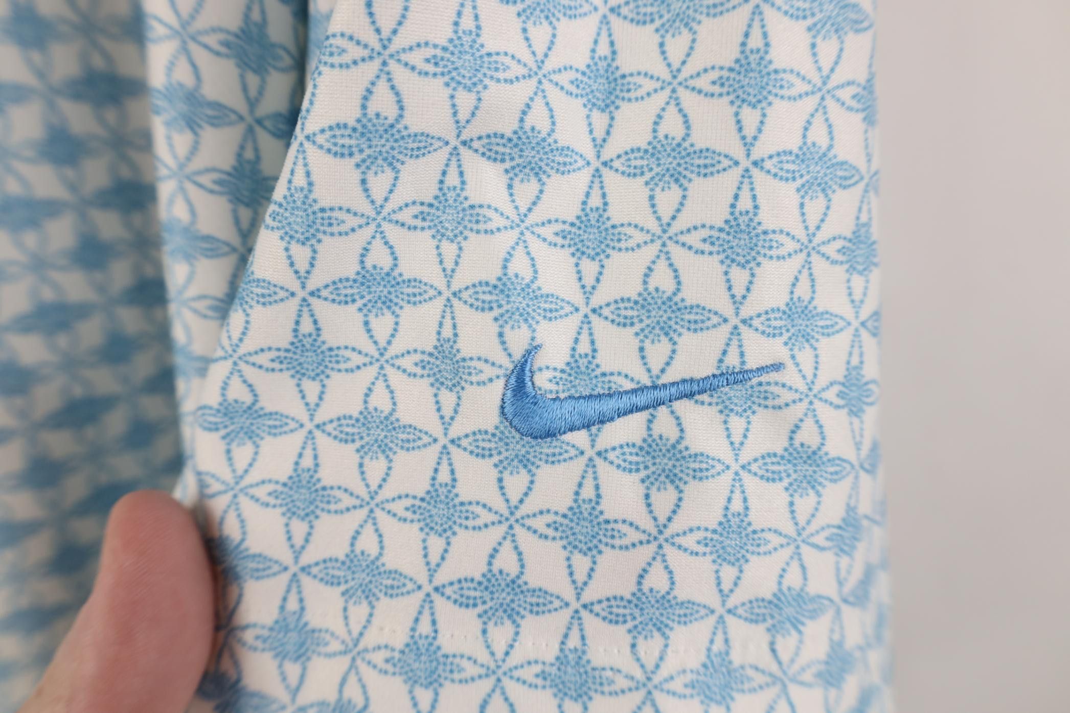 Nike Nike Golf Mini Swoosh Geometric Flower Knit Golfing Polo Size US XL / EU 56 / 4 - 4 Thumbnail