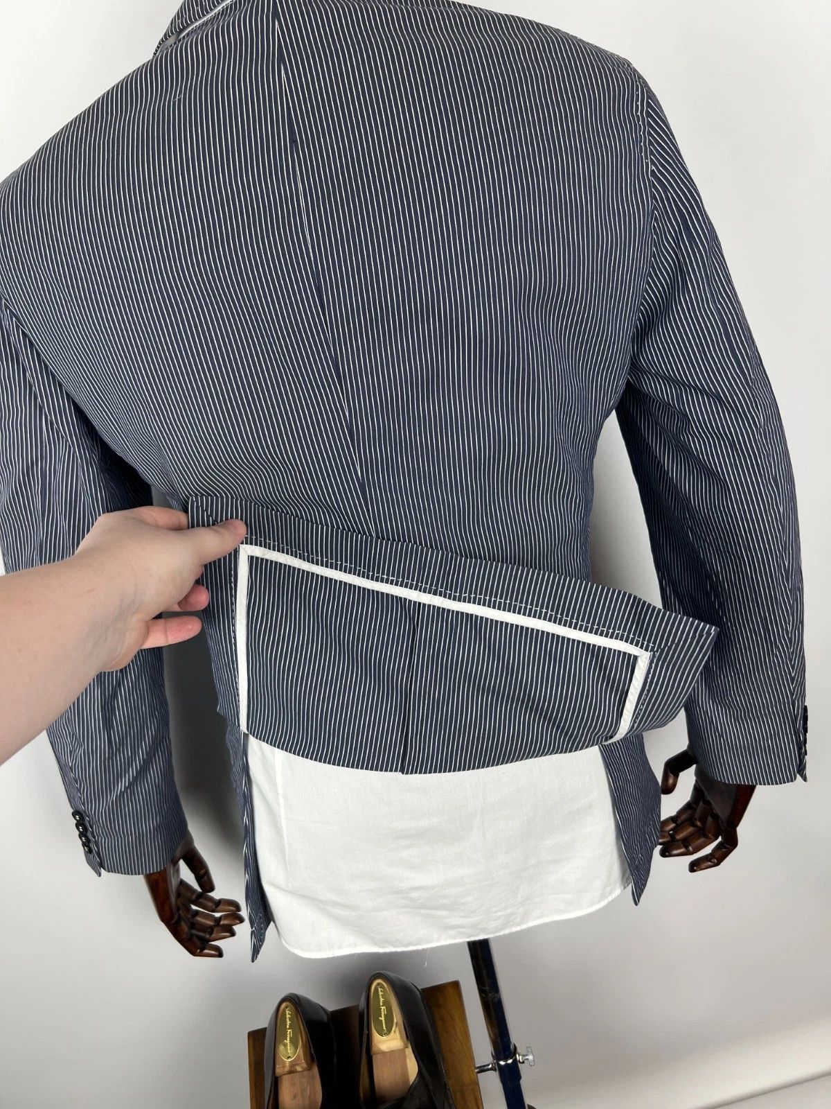 Hugo Boss Hugo Boss Men's Unlined Striped Blue White Blazer Jacket Size 38R - 7 Thumbnail