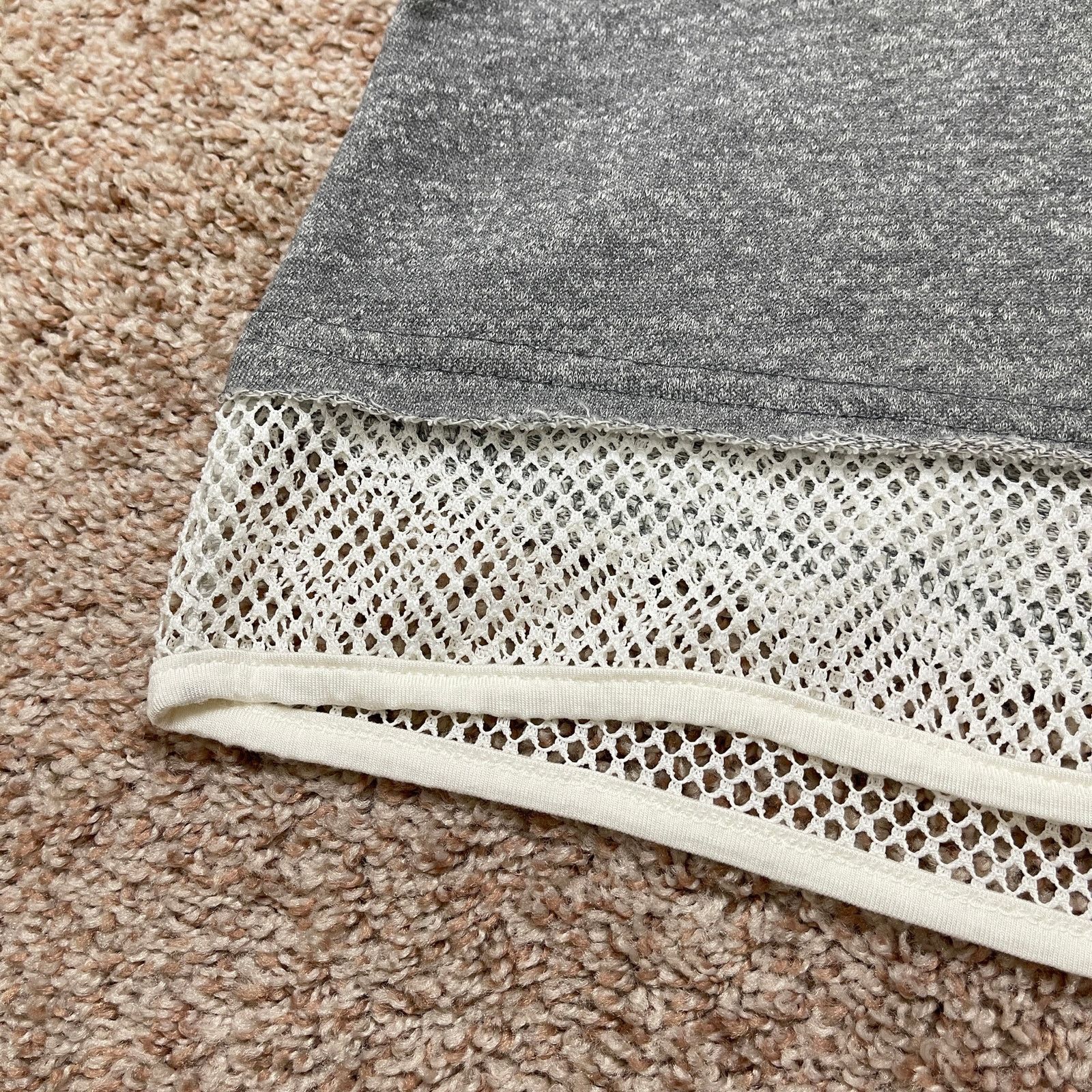 Forever 21 Forever 21 Grey Crop Sweatshirt White Mesh Athletic Top NWT Size L / US 10 / IT 46 - 23 Thumbnail