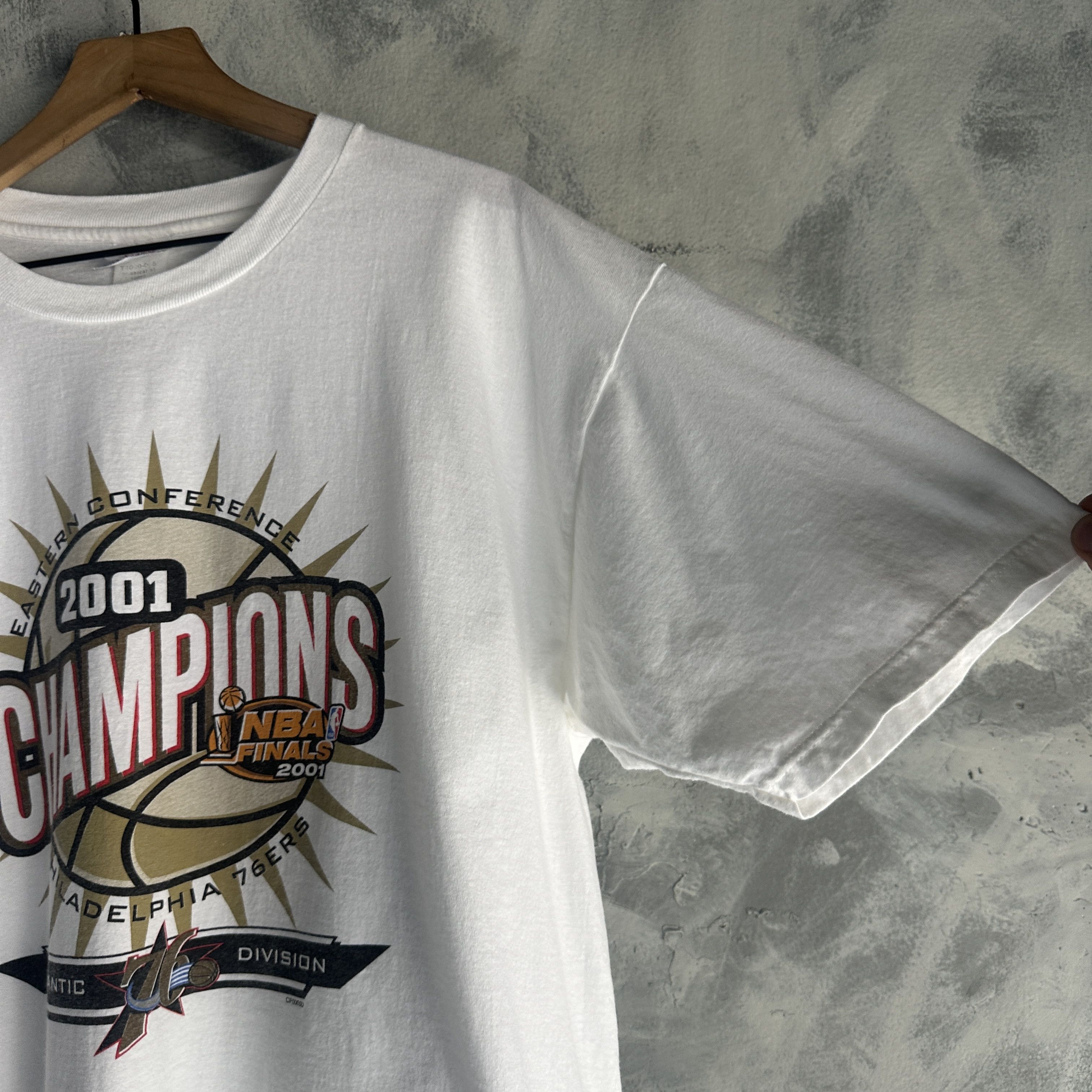 Champion VTG Philadelphia 76ers T Shirt Champion 2001 Finals Size US XL / EU 56 / 4 - 4 Thumbnail