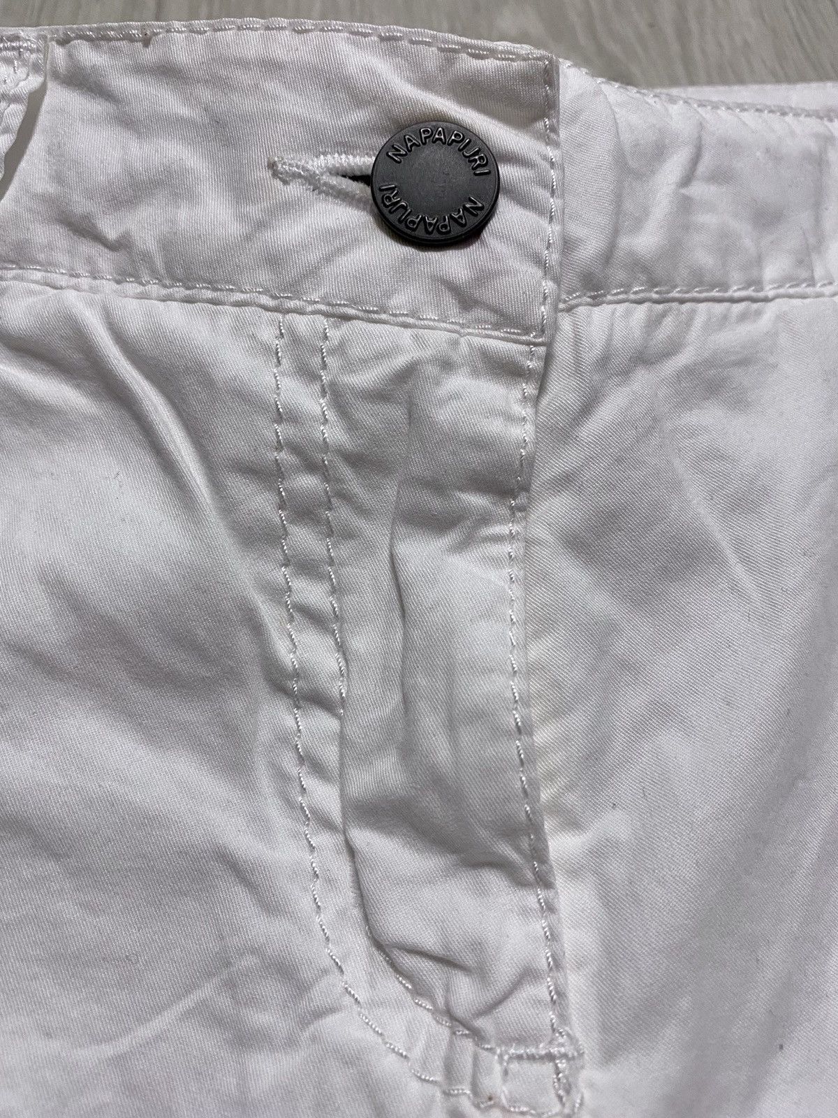 Napapijri Women’s Napapijri White Multipocket Cargo Shorts Logo Size 28" / US 6 / IT 42 - 9 Thumbnail