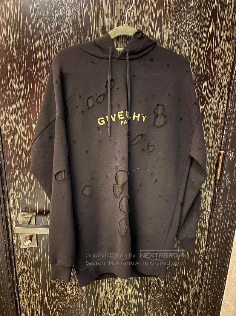 Givenchy Givenchy Sweatshirt with holes Size XS / US 0-2 / IT 36-38 - 2 Thumbnail