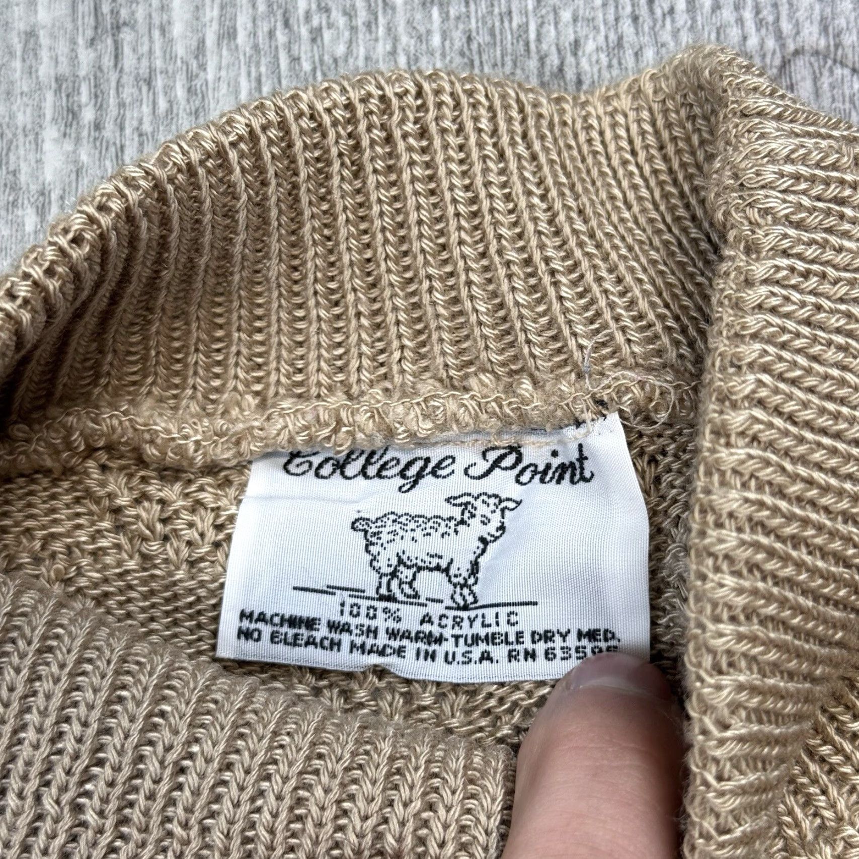Vintage VTG 80S COLLEGE POINT WOMENS GEOMETRIC MOCK NECK KHAKI SWEATER ACRYLIC USA S/M (But must be rearranged, no extra text). Size S / US 4 / IT 40 - 3 Thumbnail