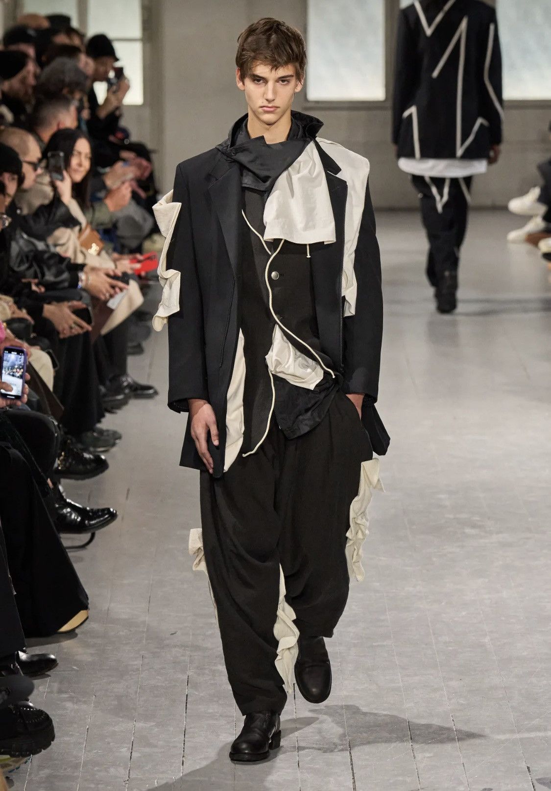 image of Yohji Yamamoto Linen/wool Blend Inseam Drape Pants in Black, Men's (Size 31)