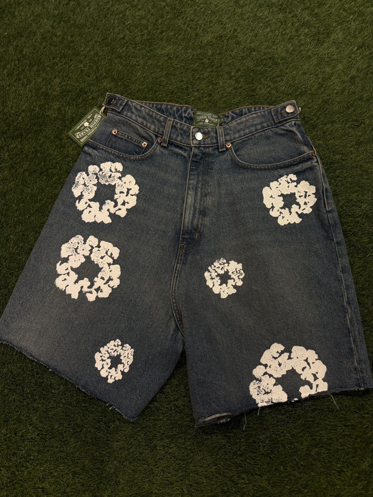 DENIM TEARS Denim Tears Cotton Wreath Shorts Size M Blue (NEW) Size US 28 / EU 44 - 3 Thumbnail