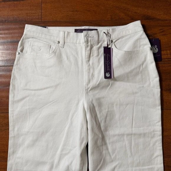 Gloria Vanderbilt NWT Gloria Vanderbilt Crystal White AMANDA Slim Jeans Sz 12 Size 34" / US 12 / IT 48 - 6 Thumbnail