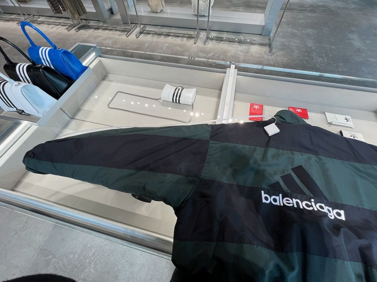 Adidas × Balenciaga *REVERSIBLE* Balenciaga x Adidas Jacket, two Jackets in one! Size US M / EU 48-50 / 2 - 14 Thumbnail