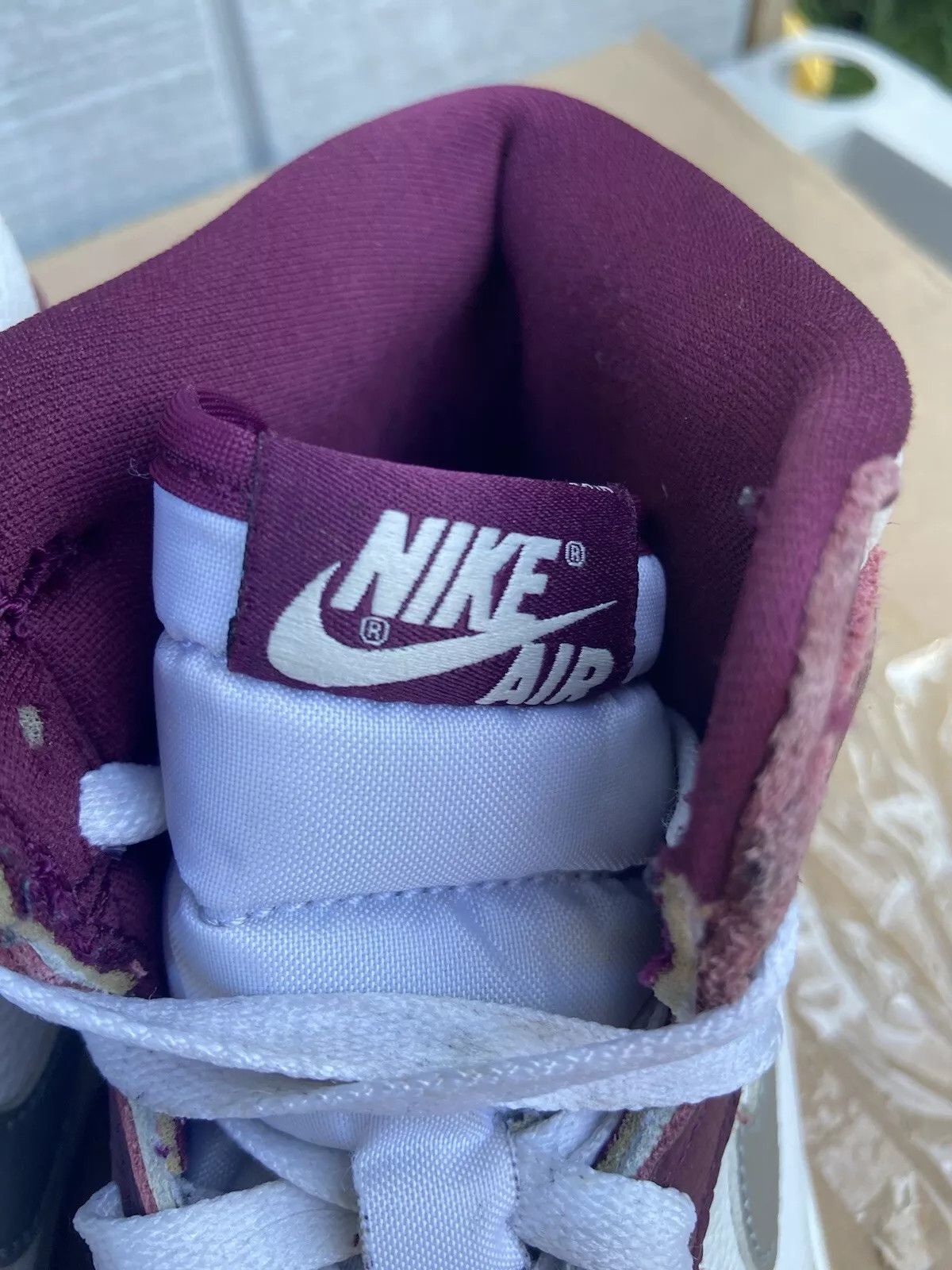 Nike Size 9 - Jordan 1 Retro High OG Bordeaux (555088-611) Size US 9 / EU 42 - 8 Thumbnail