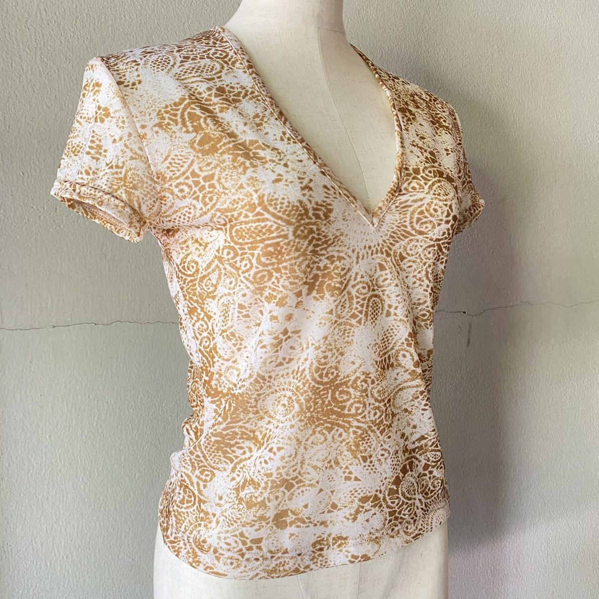 Morgan De Toi MORGAN DE TOI Y2K Beige Lace-Print V-Neck Tee Mesh Size S / US 4 / IT 40 - 3 Thumbnail