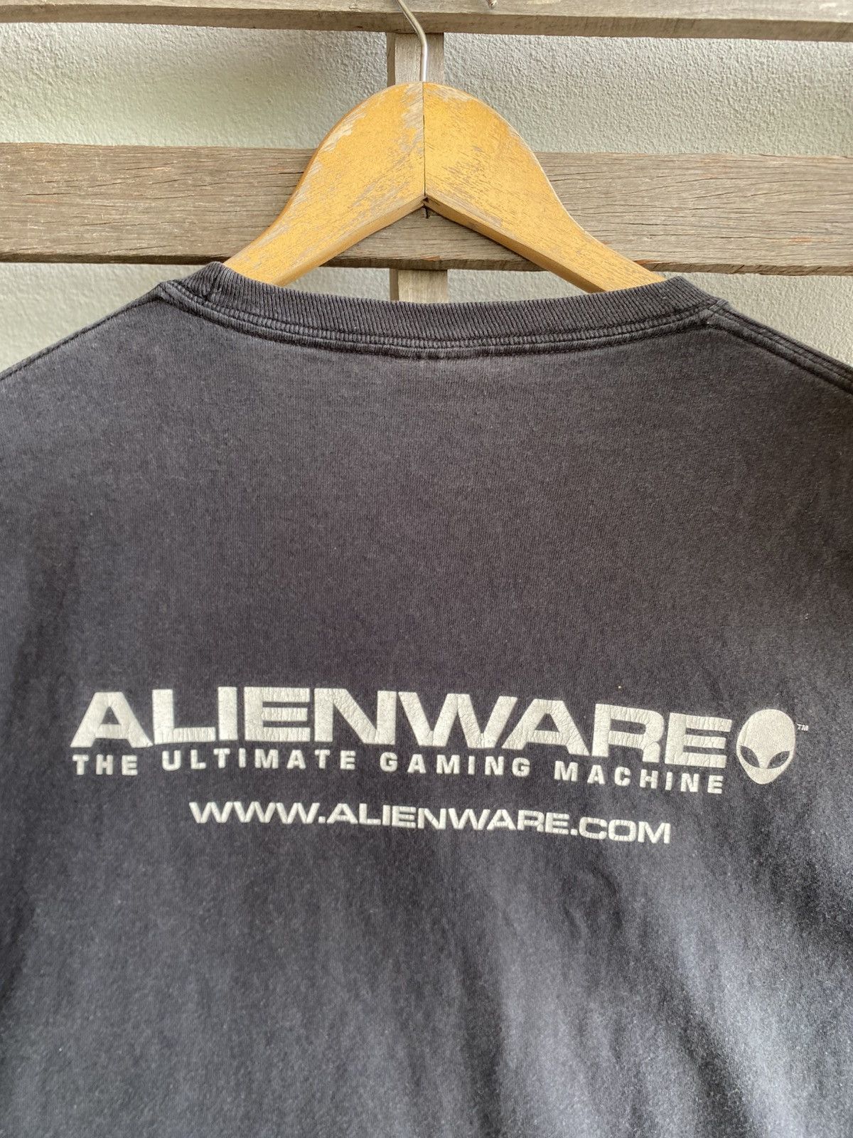 Hypebeast Vintage Y2K Alienware Logo Faded Computer Gaming Tshirt Size US XL / EU 56 / 4 - 5 Thumbnail