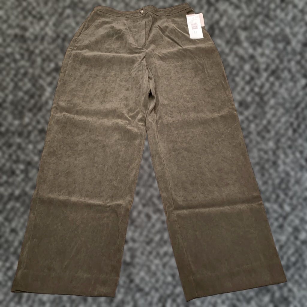 Vintage **Green Mid Rise Comfort Stretch Villager Liz Claiborne Pants 14** User: **Comfort Green Mid Rise Villager Liz Claiborne Pants 14** Size 36" / US 14 / IT 50 - 1 Thumbnail