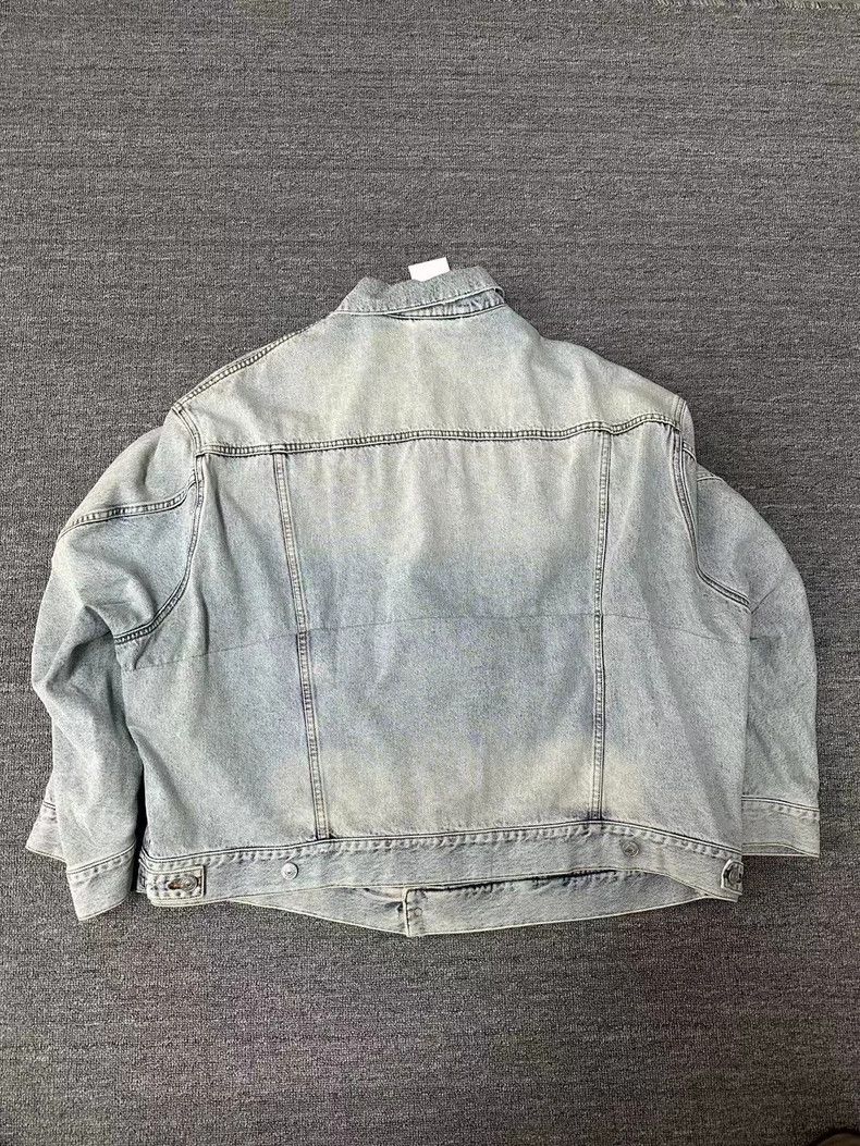Balenciaga Balenciaga Twisted letter denim jacket Size US L / EU 52-54 / 3 - 2 Thumbnail
