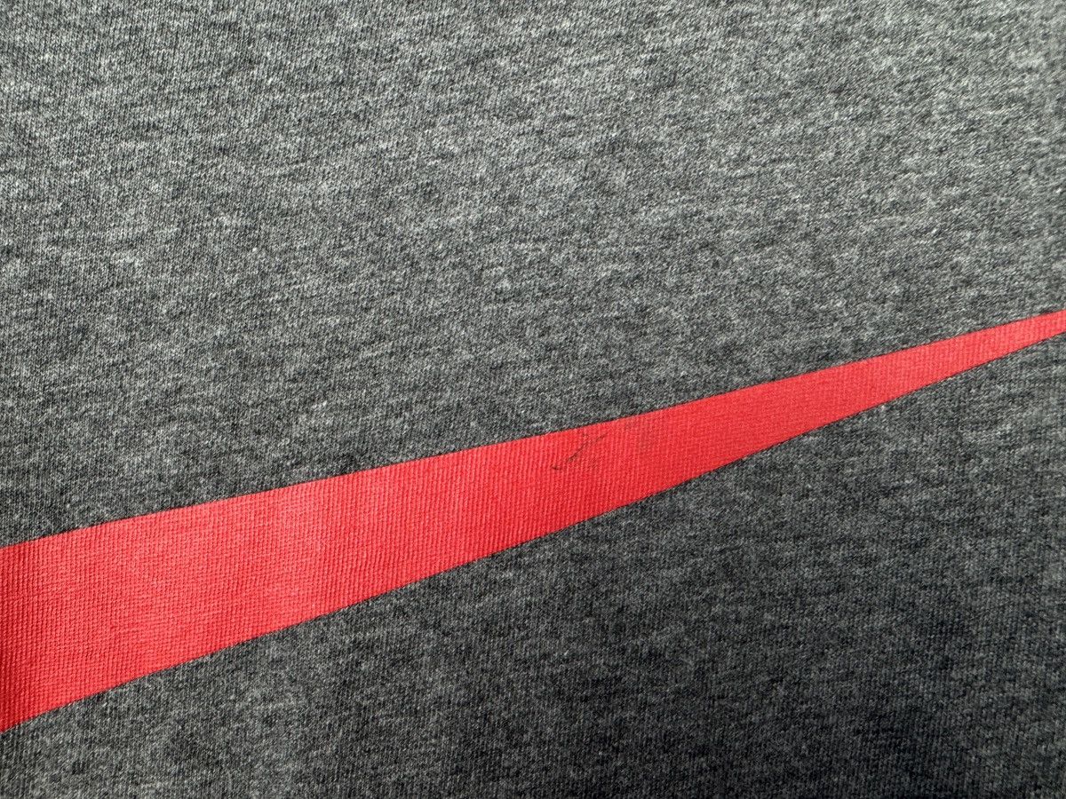 Nike Men’s Nike Swoosh T-Shirt Gray Red Streetwear Size Medium Size US M / EU 48-50 / 2 - 6 Thumbnail