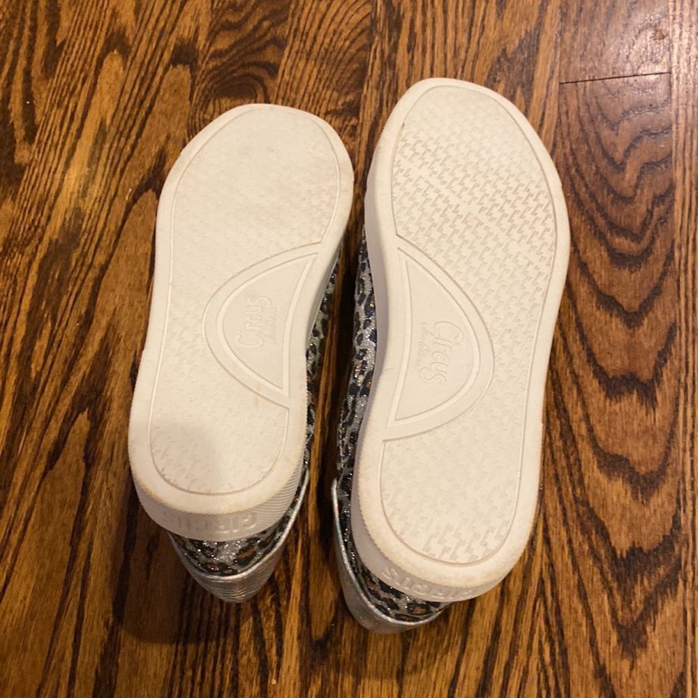 Sam Edelman Circus by Sam Edelman 8.5M white & silver leopard sneakers Size US 8.5 / IT 38.5 - 5 Thumbnail