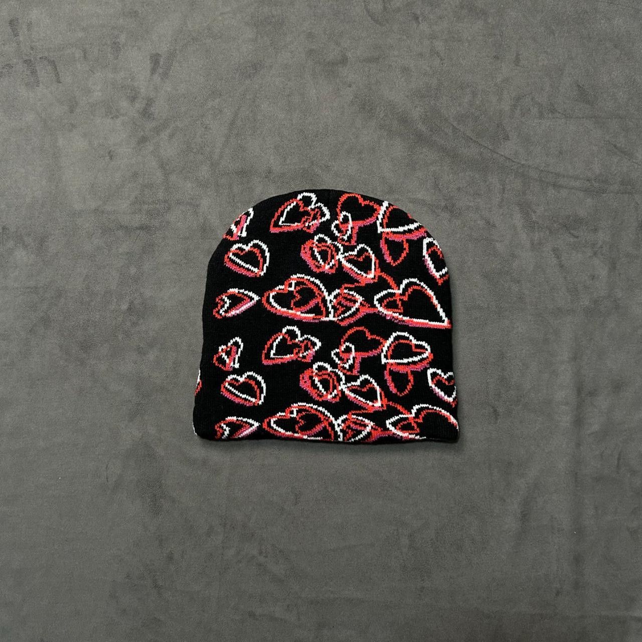 Japanese Brand Rare Heart Graphic No Cuff Knit Beanie Black Hat OS Size ONE SIZE - 4 Thumbnail