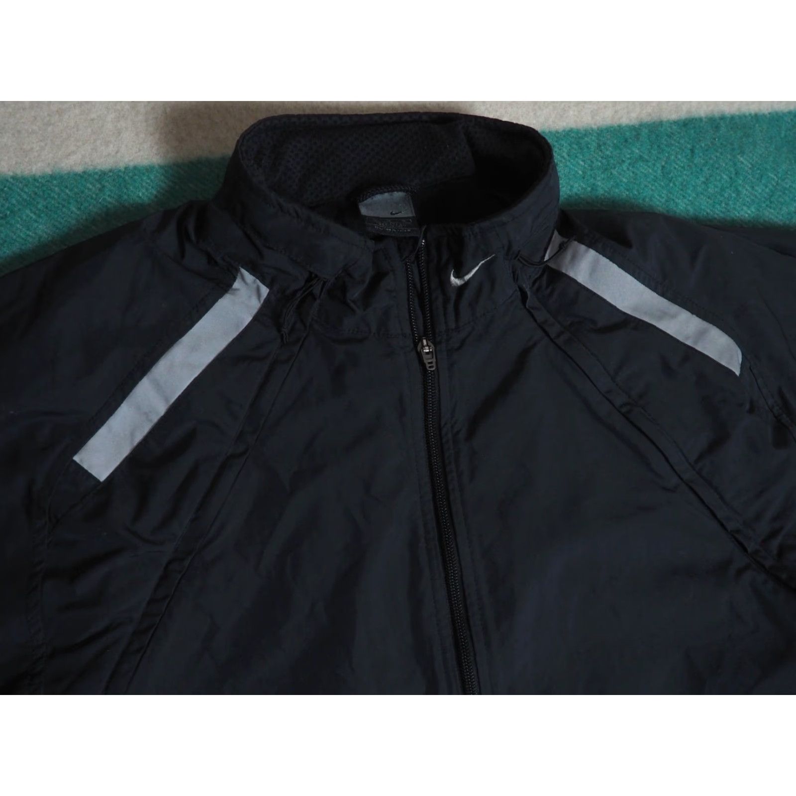Nike VINTAGE Nike Windbreaker Jacket Climalite Dark Gray Nylon Logo Mini Swoosh L Men Size L Size US L / EU 52-54 / 3 - 2 Thumbnail