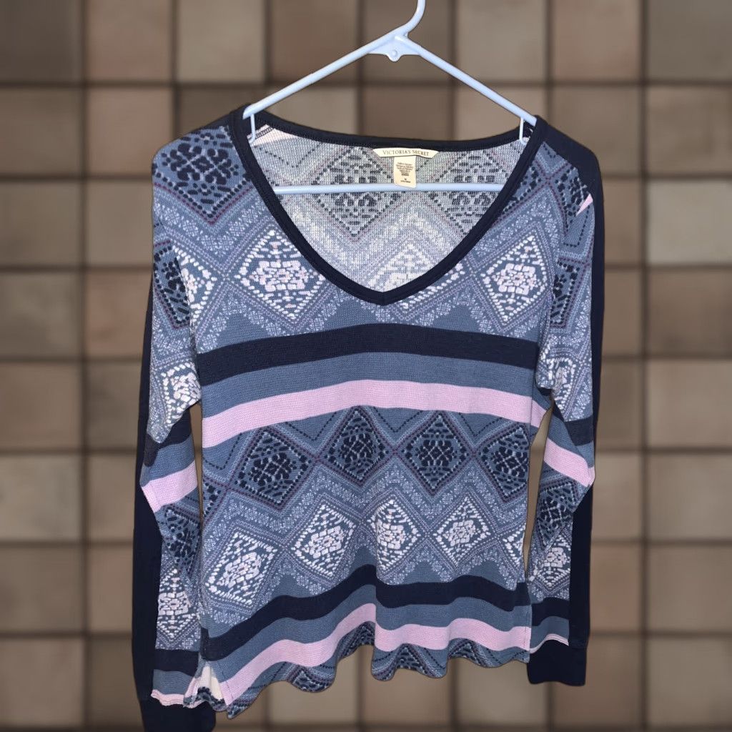 Victoria's Secret Victoria's Secret Women V-Neck Knitted Sweater Long Sleeve Geometric Blue Pink Size M Winter Ski Trip Size M / US 6-8 / IT 42-44 - 1 Thumbnail