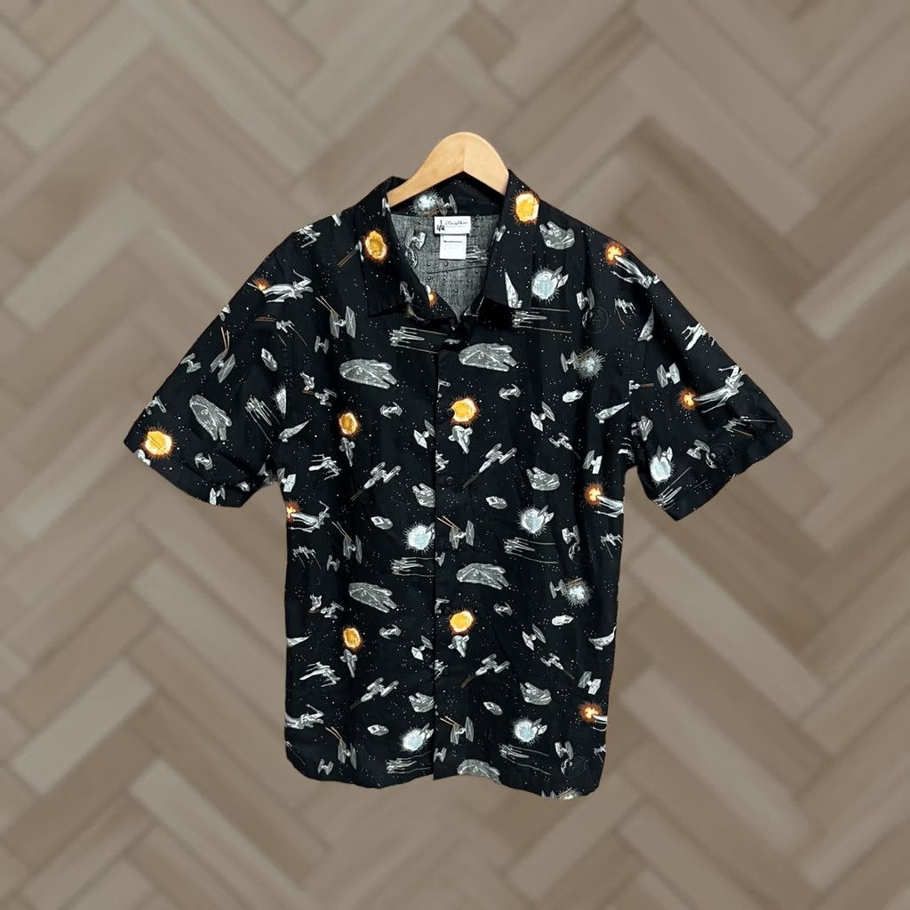 Disney Star Wars Mens Black Space Fight Short Sleeve Button Up Disneyland XL Shirt Mens Size US 36 / EU 52 - 1 Thumbnail