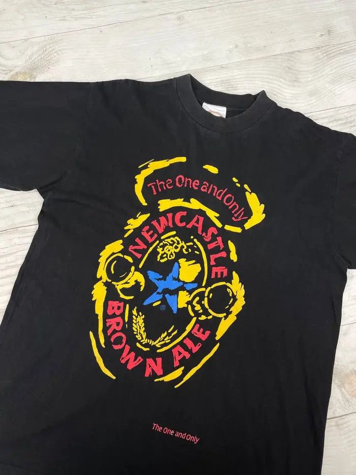 Vintage Vintage New Castle Beer Brown Ale T Shirt 90s Size US XL / EU 56 / 4 - 2 Thumbnail