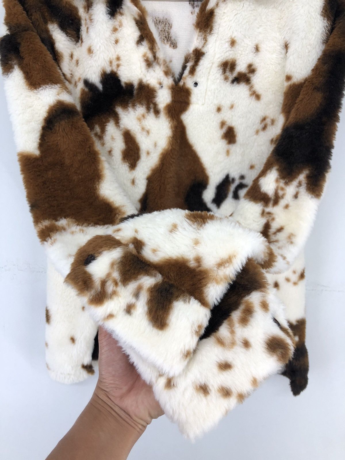 Japanese Brand Vintage Backers Cow Print Faux Fur Pullover Top Size US M / EU 48-50 / 2 - 12 Thumbnail