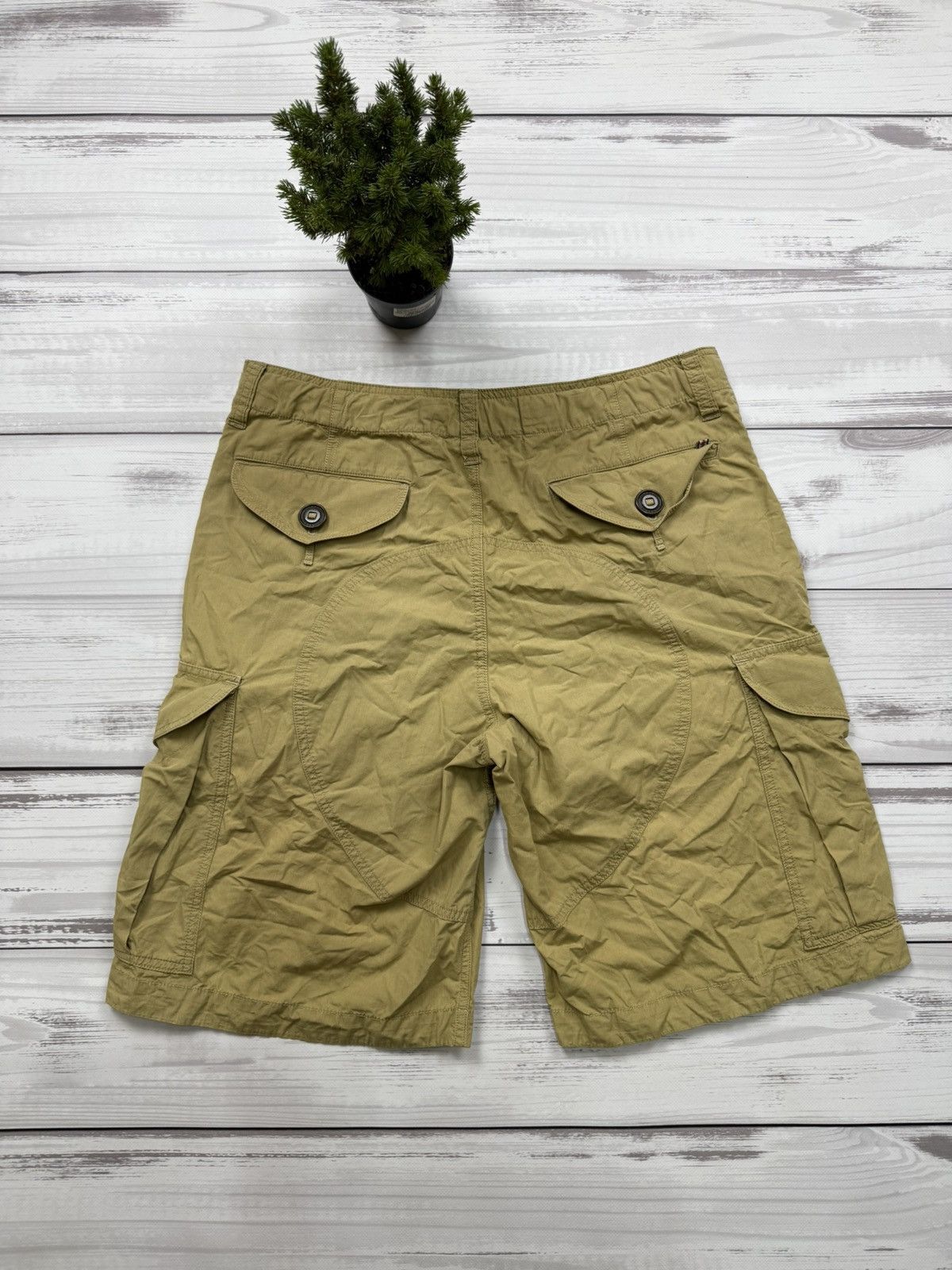 Burberry Burberry cargo shorts Size US 32 / EU 48 - 2 Thumbnail