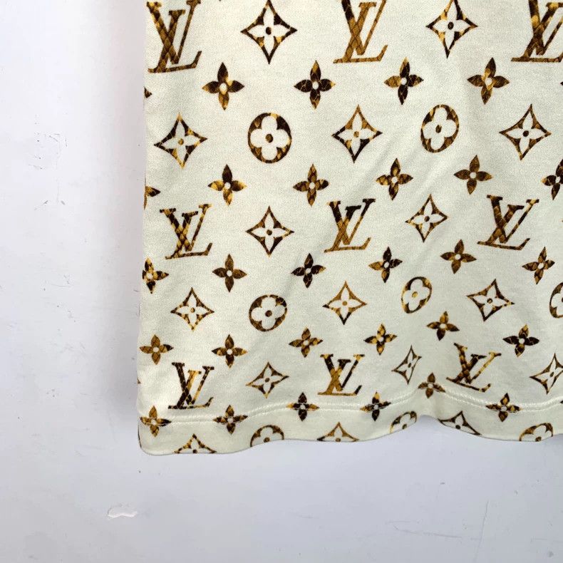 Louis Vuitton Louis Vuitton 23 yellow logo full print cotton crewneck sh Size S / US 4 / IT 40 - 4 Thumbnail