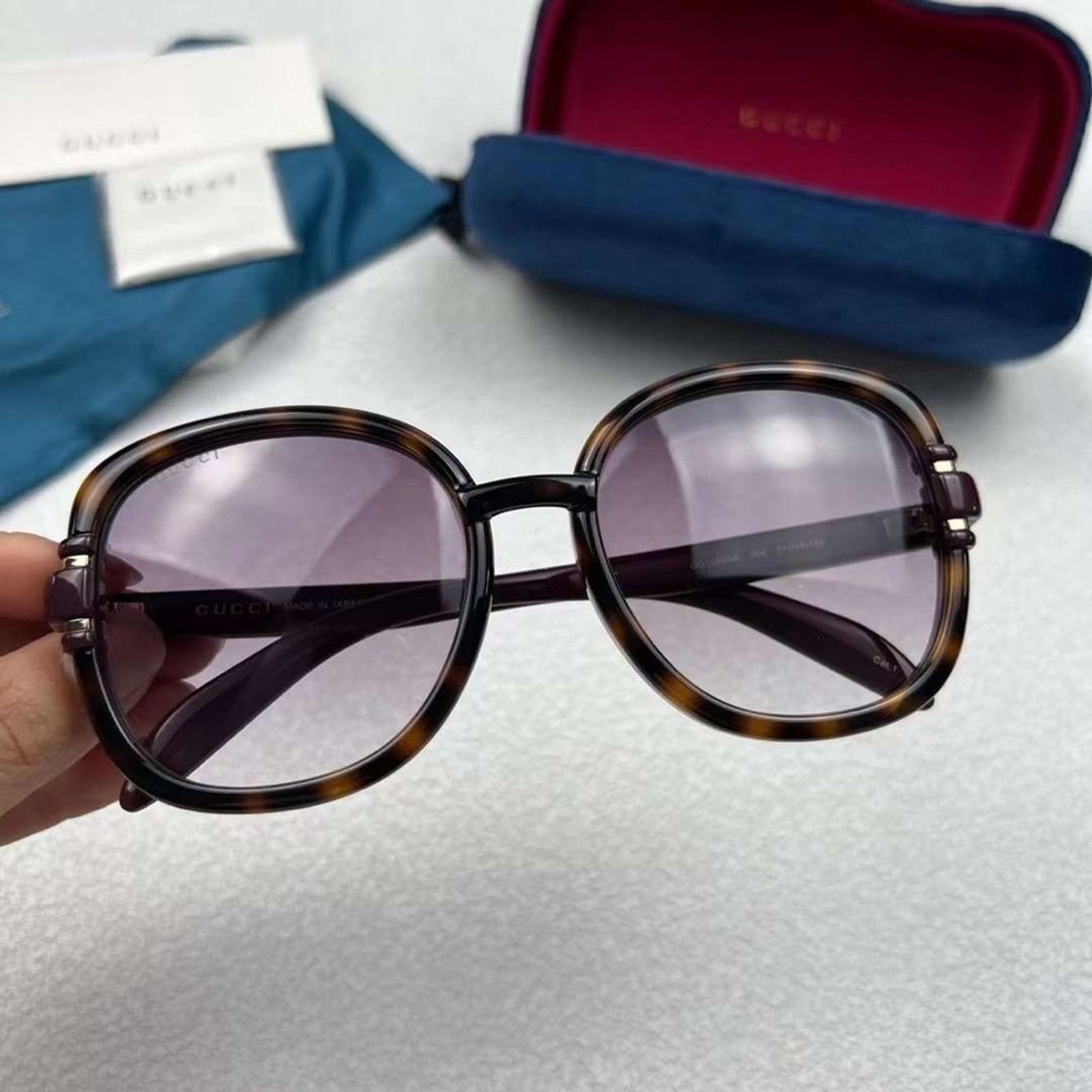 Gucci NWT Gucci GG1068sa - 004 Sunglasses(GG1068SA-004-57) Size ONE SIZE - 2 Thumbnail