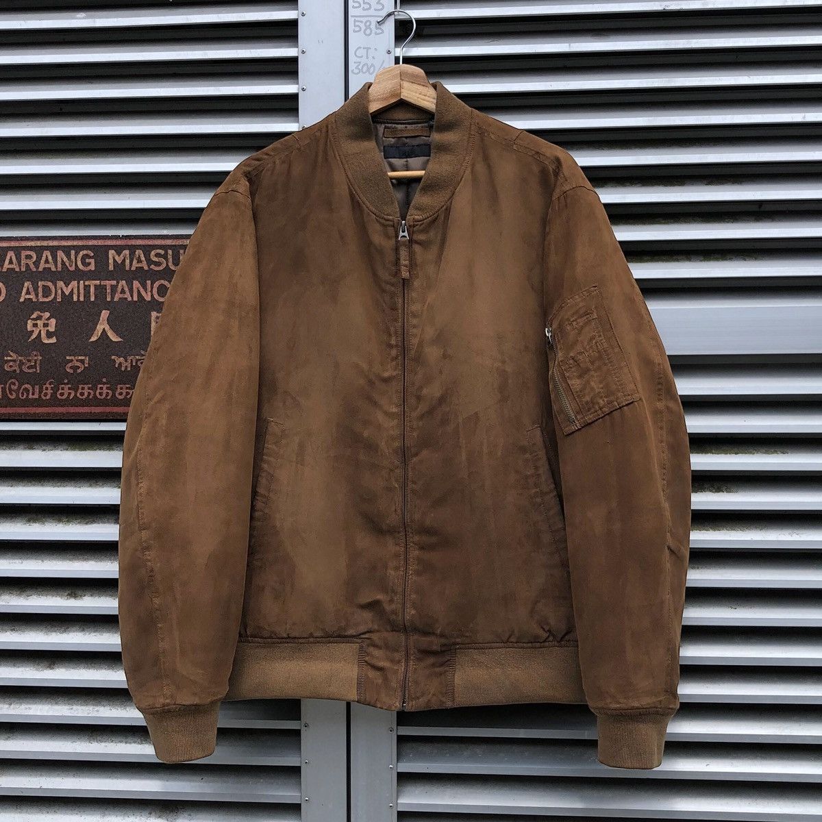 Vintage Uniqlo Suede Ma-1 Bomber Jacket Size US L / EU 52-54 / 3 - 11 Thumbnail