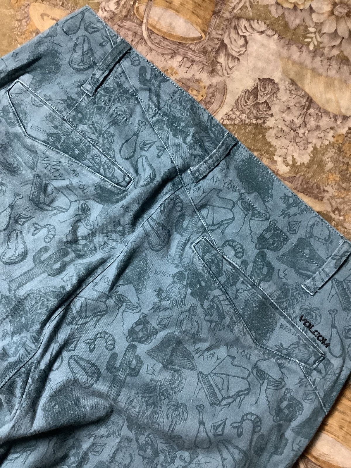 Volcom Vintage Volcom Fullprint Multicolour Pants Size US 31 - 10 Thumbnail