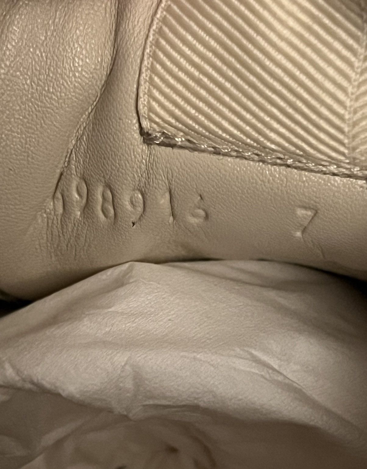 Gucci Gucci 7 Rhyton Distressed Ivoire Dirty Oversized Sneakers Size US 7 / EU 40 - 14 Thumbnail