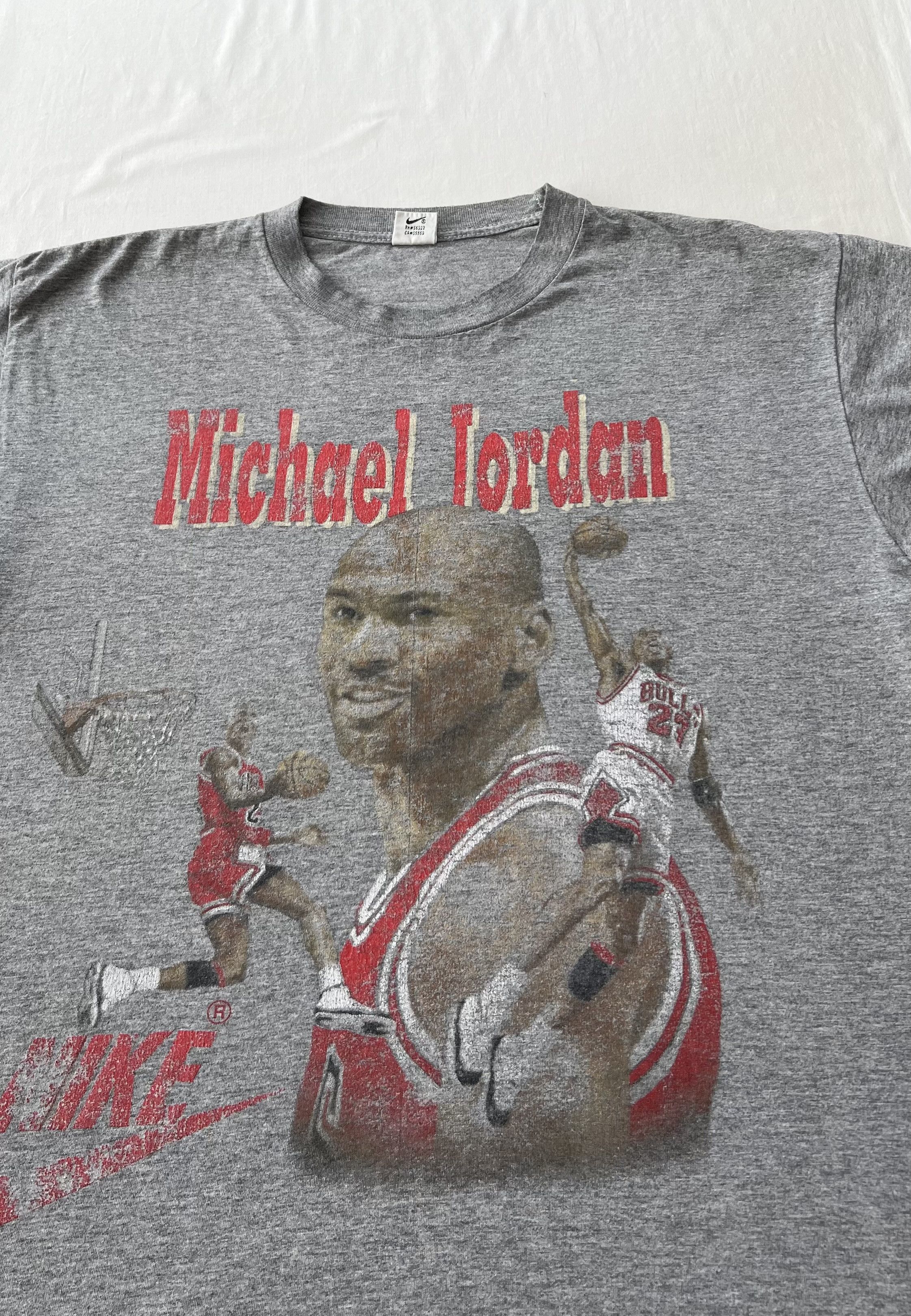 Vintage Vintage 90s Jordan Michael Chicago Bull Nike Boot T-shirt Size US L / EU 52-54 / 3 - 3 Thumbnail