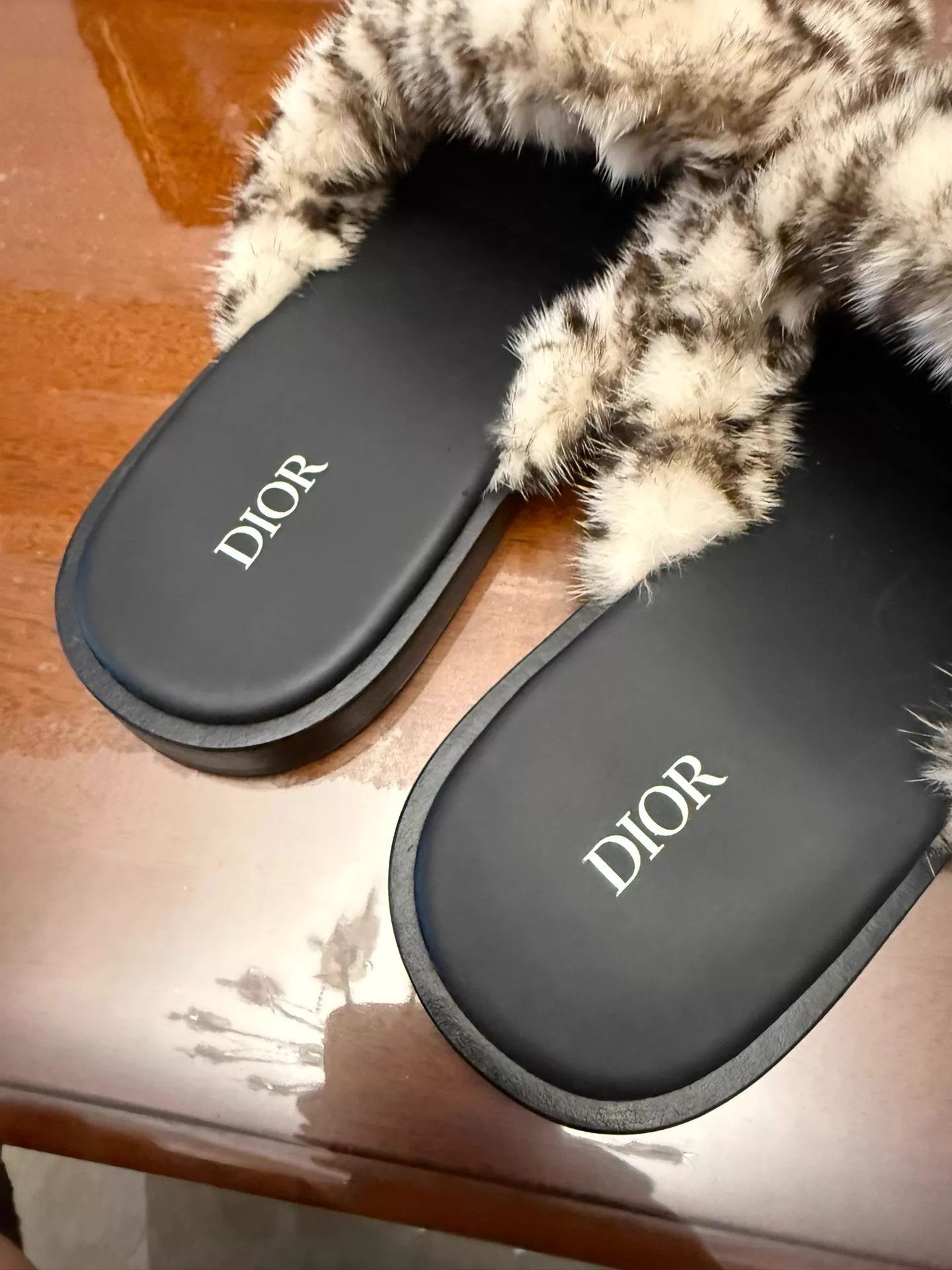 Dior Dior Mink Fur Slipper 42 (2-3 Wears, Like New) Size US 9 / EU 42 - 4 Thumbnail