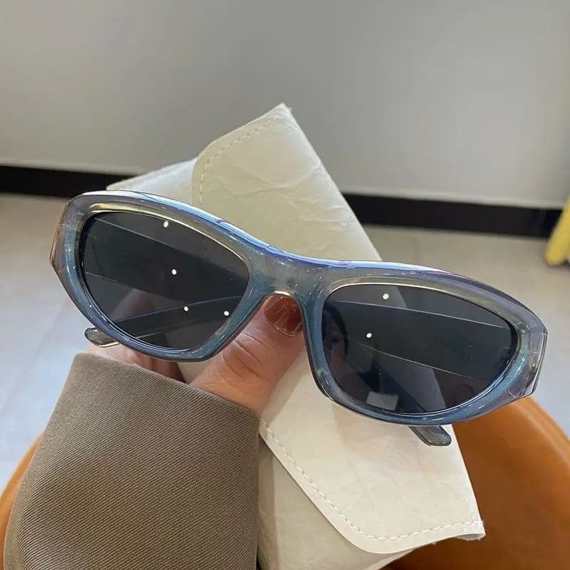 Designer Vintage Y2K Sunglasses Size ONE SIZE - 1 Preview