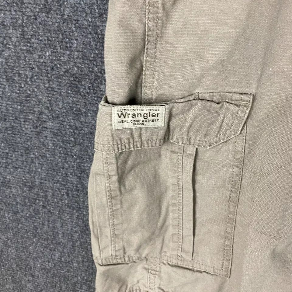 Wrangler Wrangler Cargo Shorts Men's 44 Cotton Adults Outdoors Hiking Size US 44 / EU 60 - 2 Thumbnail