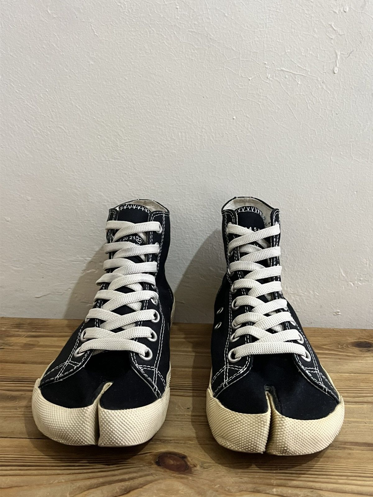 Maison Margiela Maison Margiela Canvas Tabi Hightop Sneakers Size US 7 / IT 37 - 2 Thumbnail