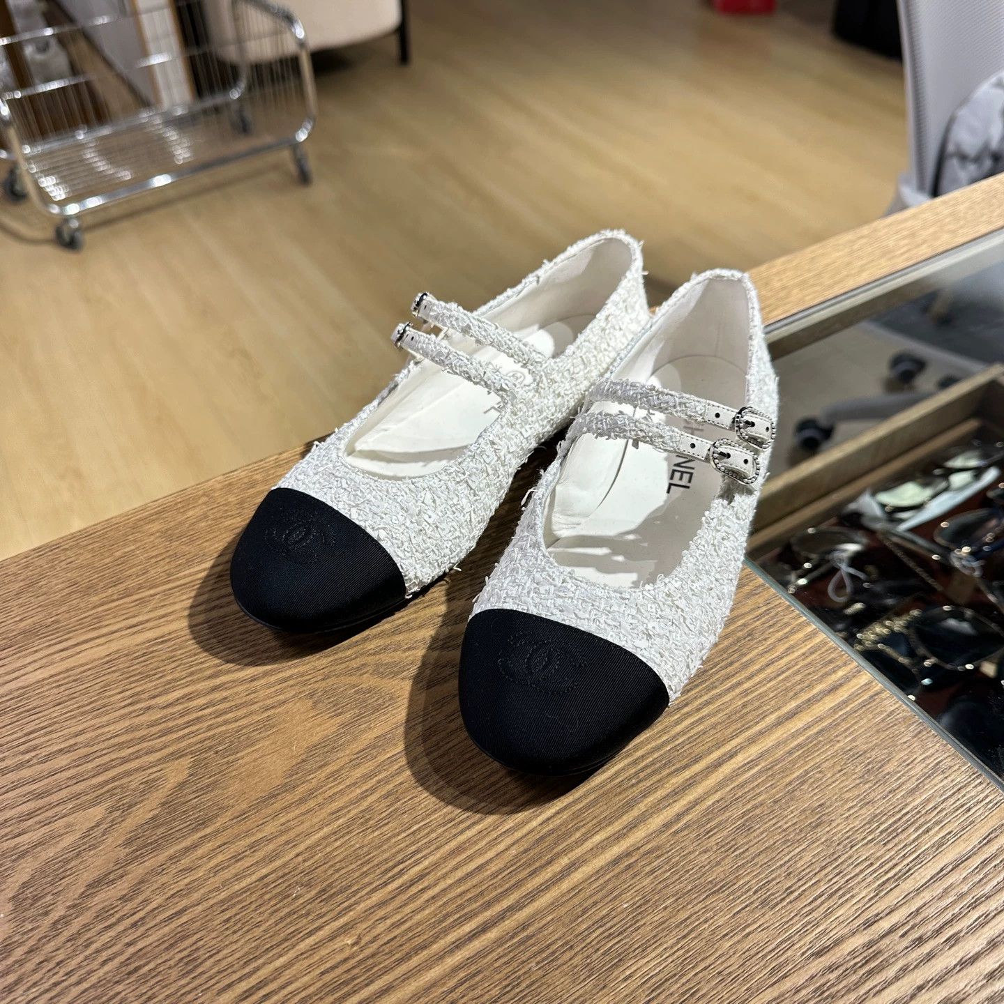 Chanel Chanel mar133 Mary Jane Logo flat 37 Size US 6.5 / IT 36.5 - 1 Thumbnail