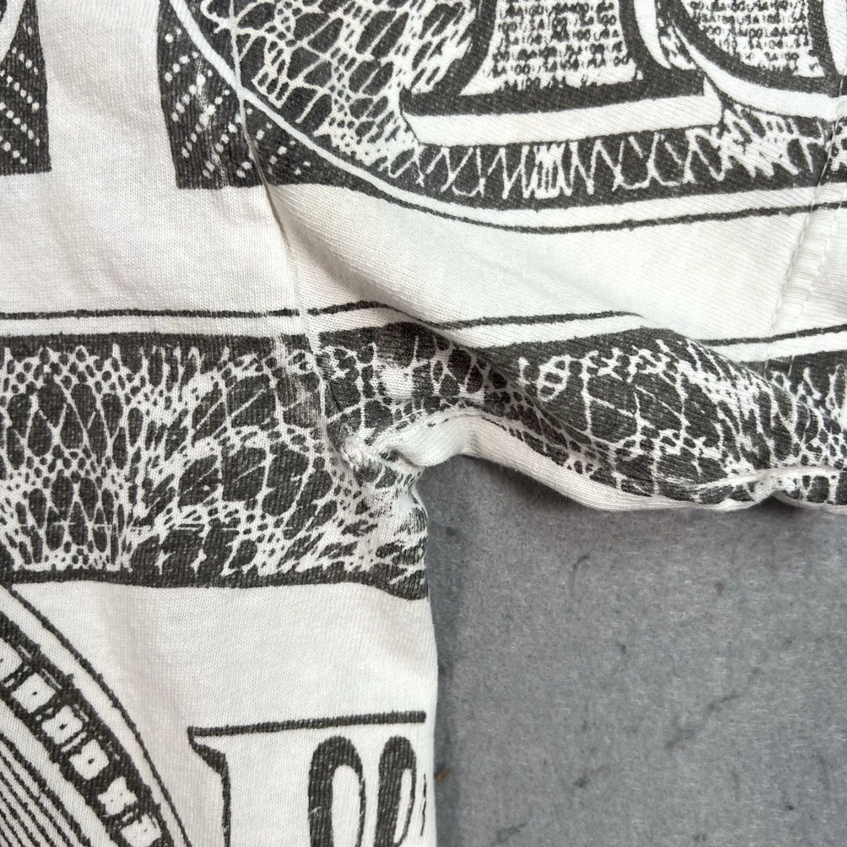 Vintage VINTAGE Hundred Dollar Bill All Over Print Shirt Adult Large White Mens Size US L / EU 52-54 / 3 - 4 Thumbnail