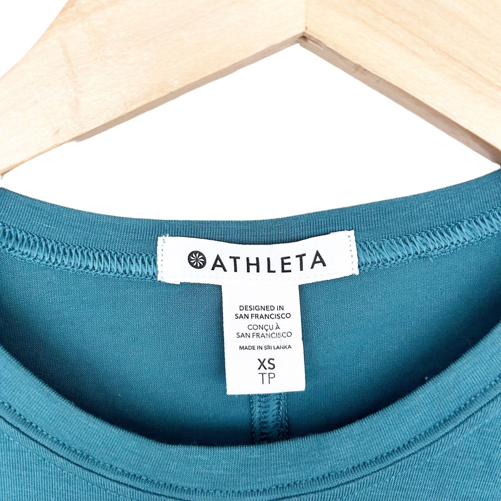 Athleta Athleta Green Radiate Twist Tank Top Sz XS Size XS / US 0-2 / IT 36-38 - 2 Thumbnail