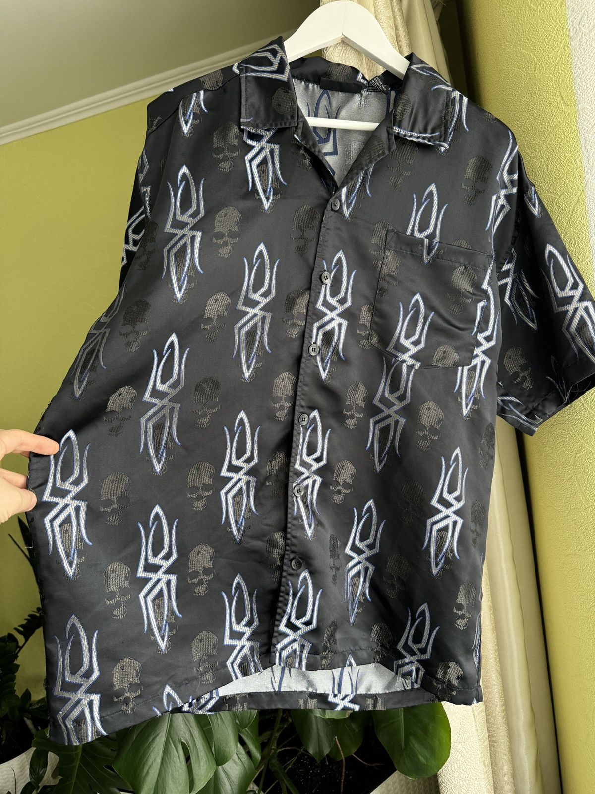 Japanese Brand Vintage Y2K Tribal Skull Short Sleeve Shirt Rave Avant Garde Size US L / EU 52-54 / 3 - 5 Thumbnail
