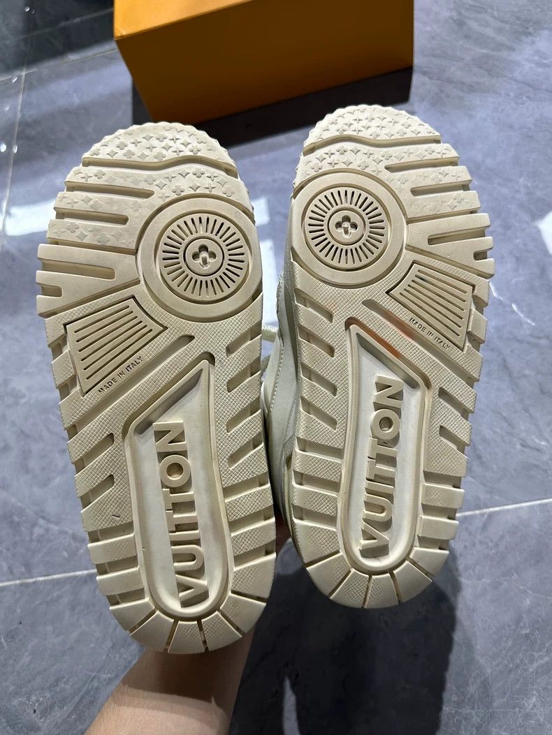 Louis Vuitton Louis Vuitton Trainer maxi original white fat ding shoes Size US 8 / EU 41 - 8 Thumbnail